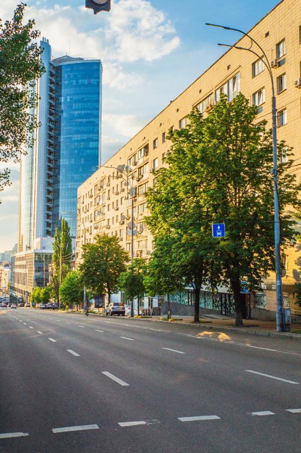 Бульвар Леси Украинка 3 Kiev Luaran gambar